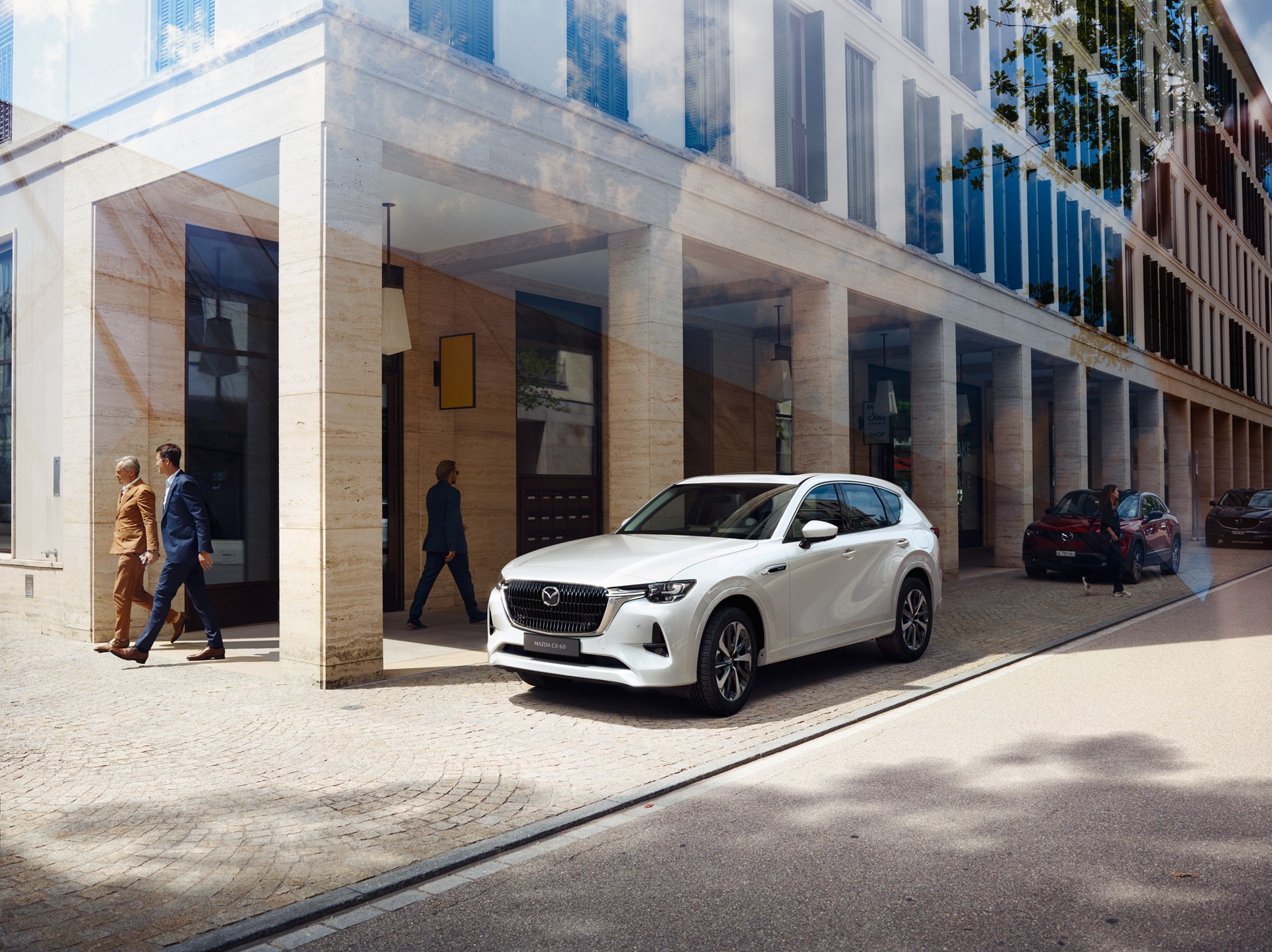Mazda CX-60 trên đường phố
